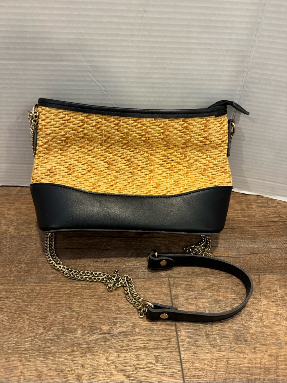 Women’s Natural Straw Details Crossbody Bag with Black Details with Chain Strap